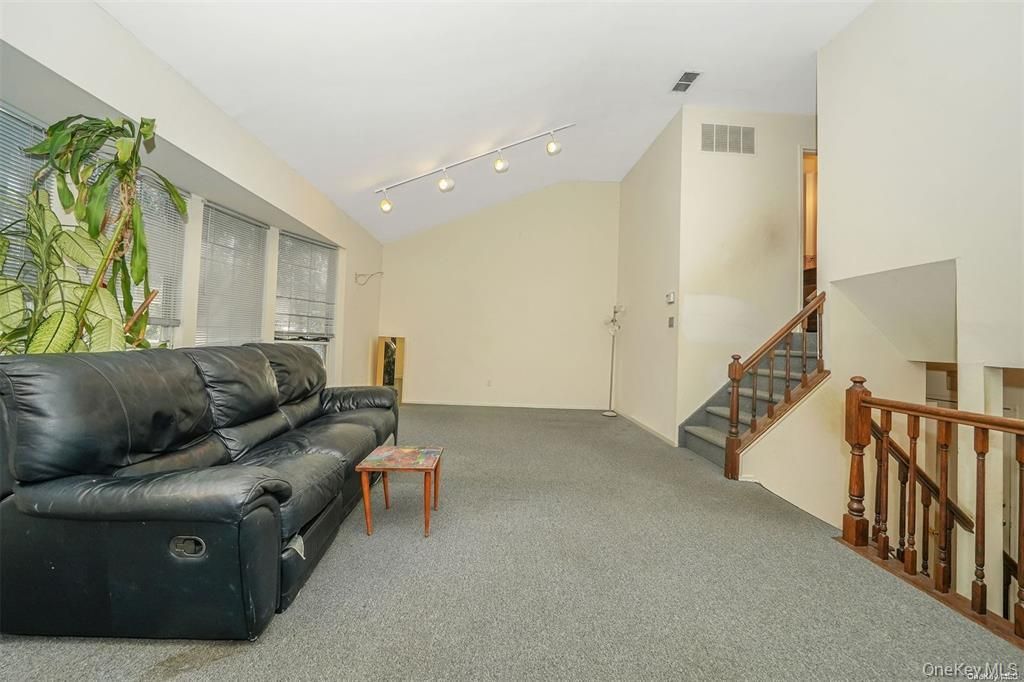 37 Santa Barbara, Plainview, NY 11803 — photo 4
