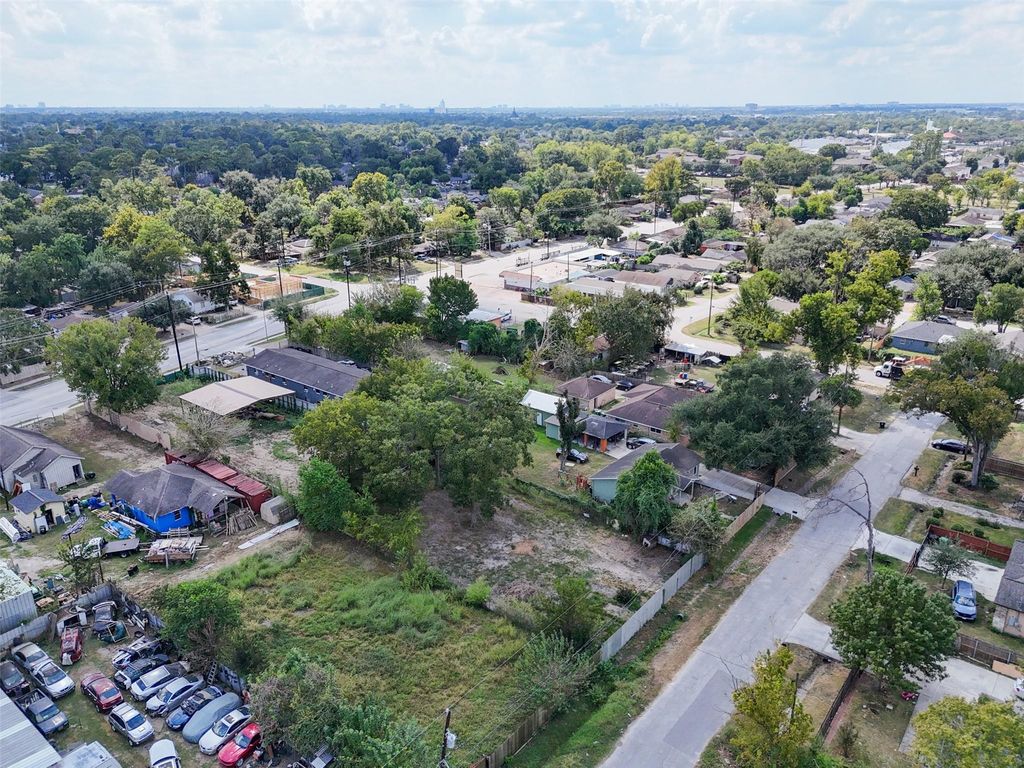2429 Calvin, Houston, TX 77088
