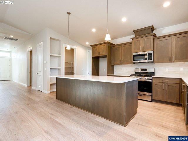 3244 Nightingale Dr, Woodburn, OR 97071