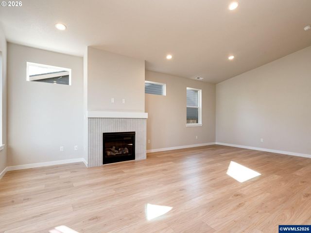 3244 Nightingale Dr, Woodburn, OR 97071