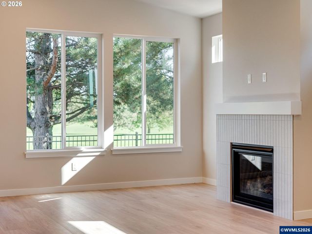 3244 Nightingale Dr, Woodburn, OR 97071