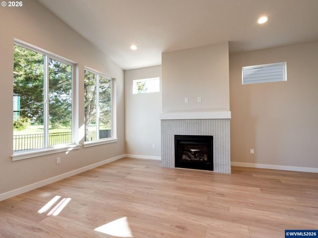 3244 Nightingale Dr, Woodburn, OR 97071