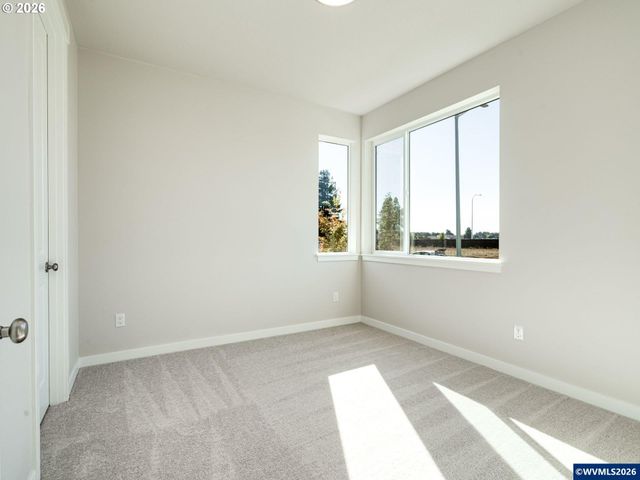 3244 Nightingale Dr, Woodburn, OR 97071