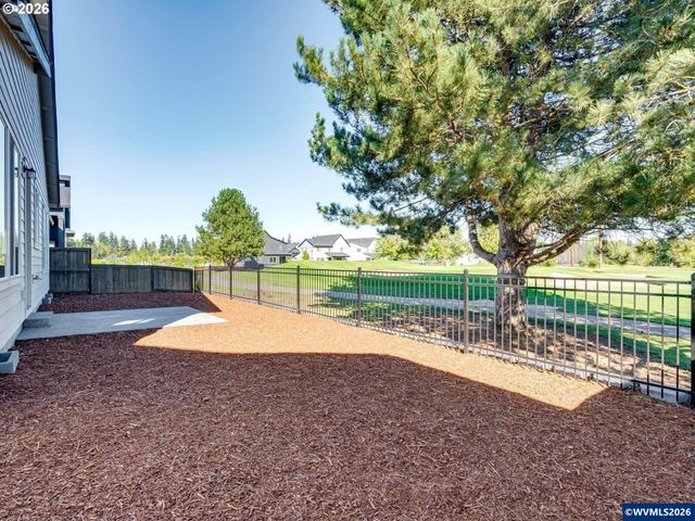 3244 Nightingale Dr, Woodburn, OR 97071