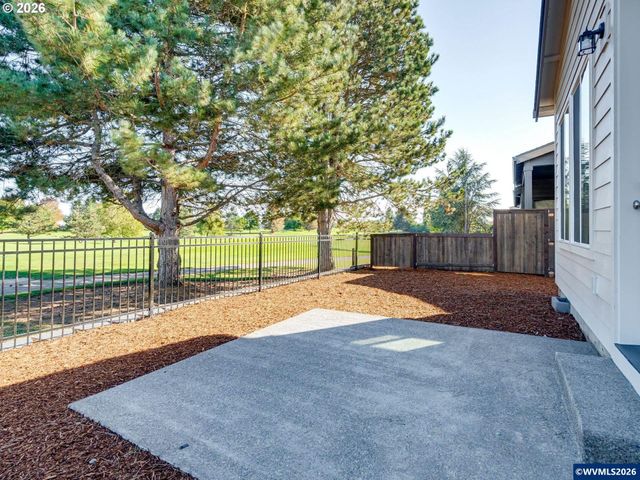3244 Nightingale Dr, Woodburn, OR 97071