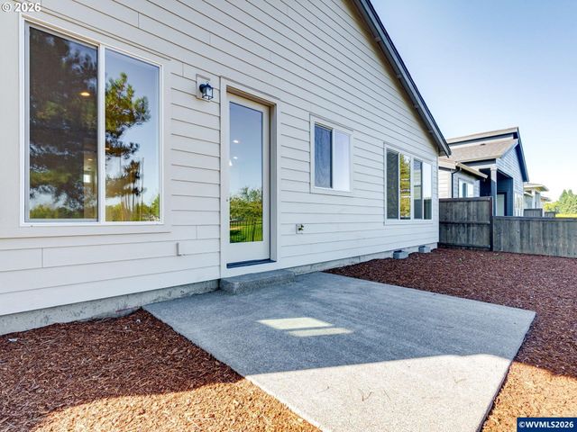 3244 Nightingale Dr, Woodburn, OR 97071