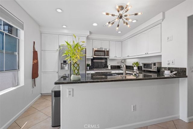 6 El Cajon, Irvine, CA 92602