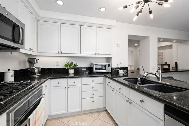 6 El Cajon, Irvine, CA 92602