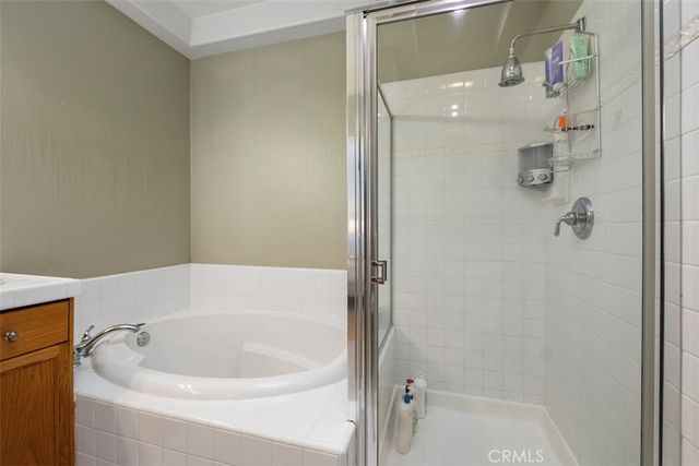 6 El Cajon, Irvine, CA 92602