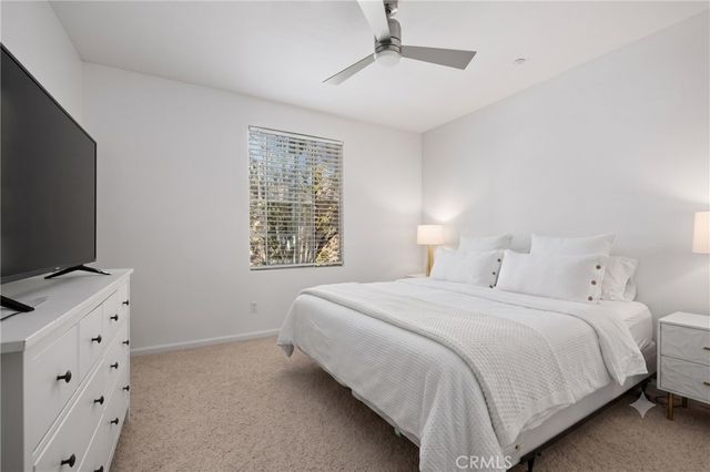 6 El Cajon, Irvine, CA 92602