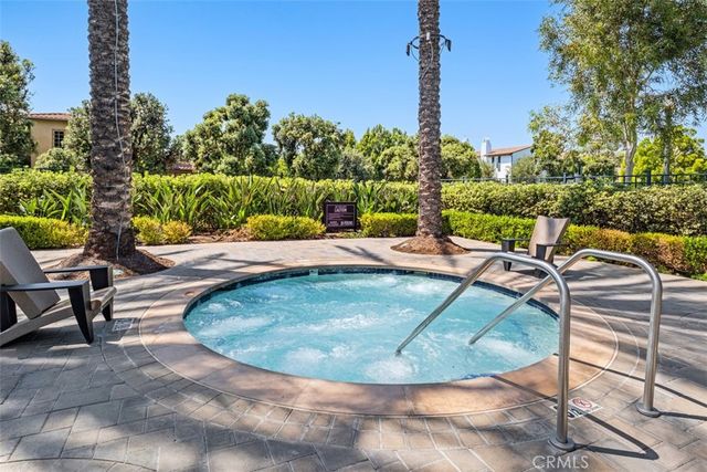 6 El Cajon, Irvine, CA 92602