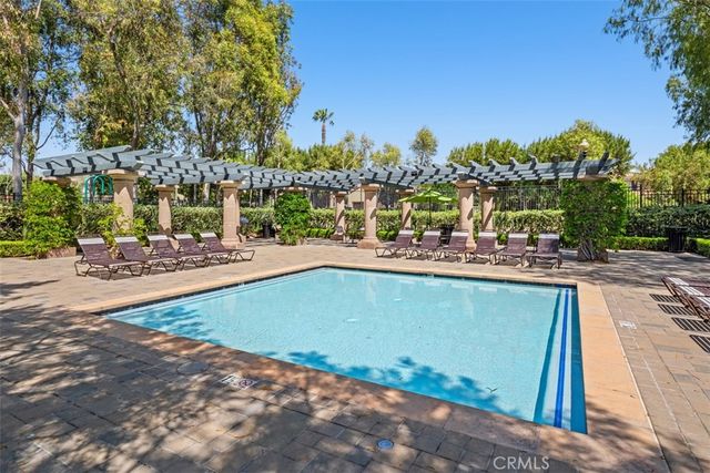6 El Cajon, Irvine, CA 92602