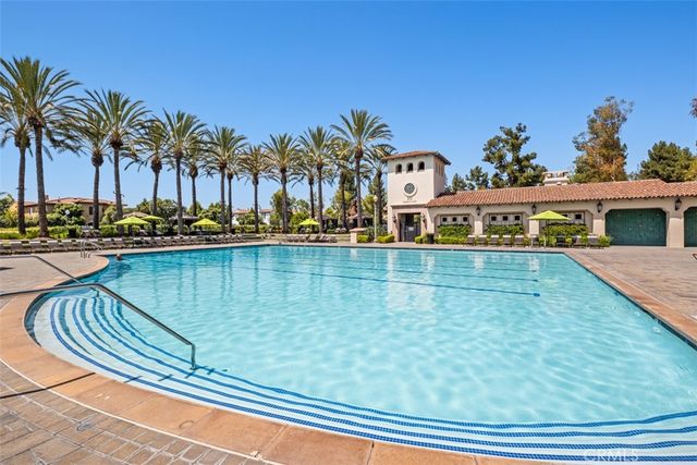 6 El Cajon, Irvine, CA 92602