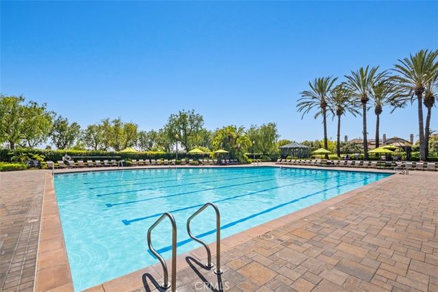 6 El Cajon, Irvine, CA 92602