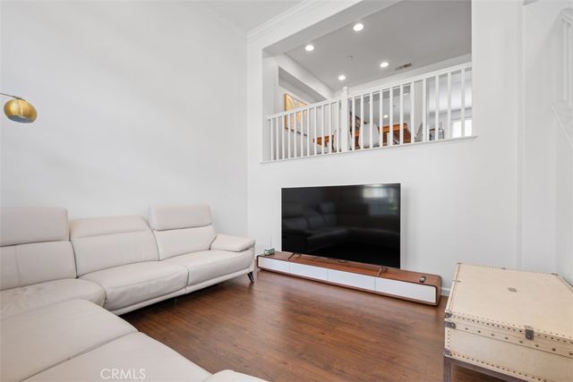6 El Cajon, Irvine, CA 92602