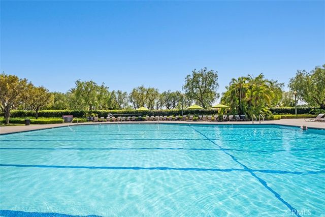6 El Cajon, Irvine, CA 92602
