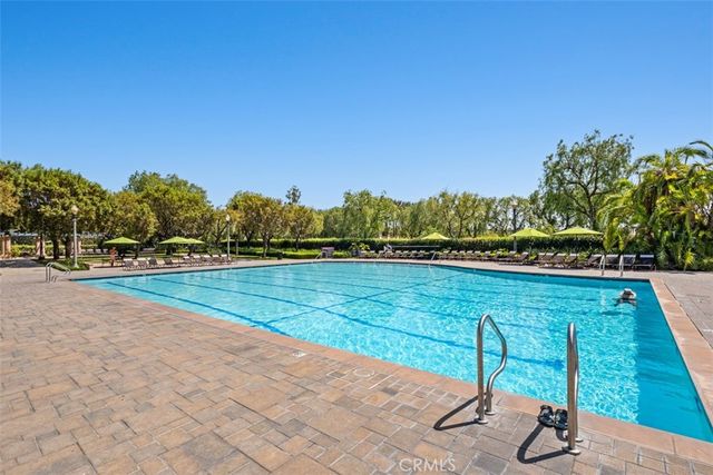 6 El Cajon, Irvine, CA 92602