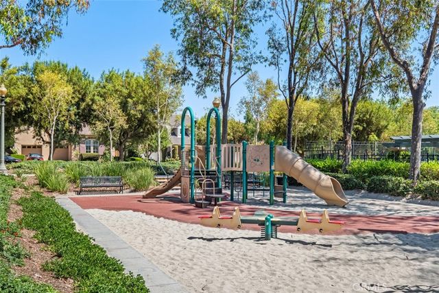 6 El Cajon, Irvine, CA 92602