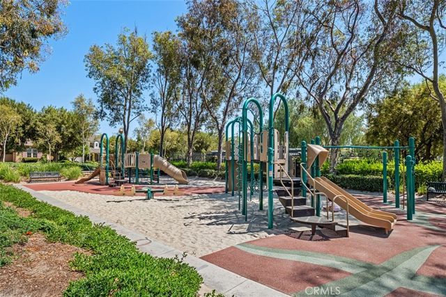 6 El Cajon, Irvine, CA 92602