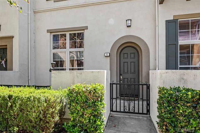 6 El Cajon, Irvine, CA 92602