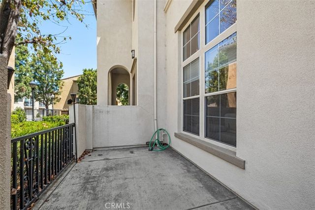 6 El Cajon, Irvine, CA 92602