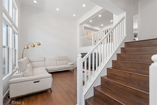 6 El Cajon, Irvine, CA 92602