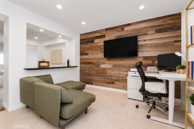 6 El Cajon, Irvine, CA 92602