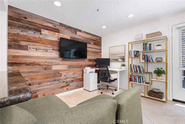 6 El Cajon, Irvine, CA 92602