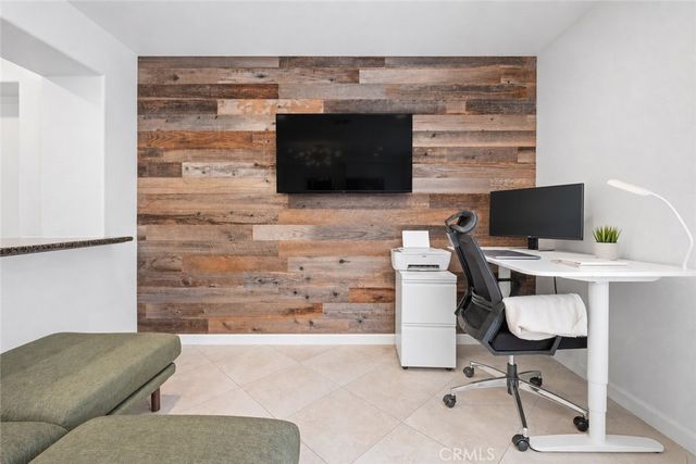 6 El Cajon, Irvine, CA 92602