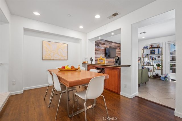 6 El Cajon, Irvine, CA 92602