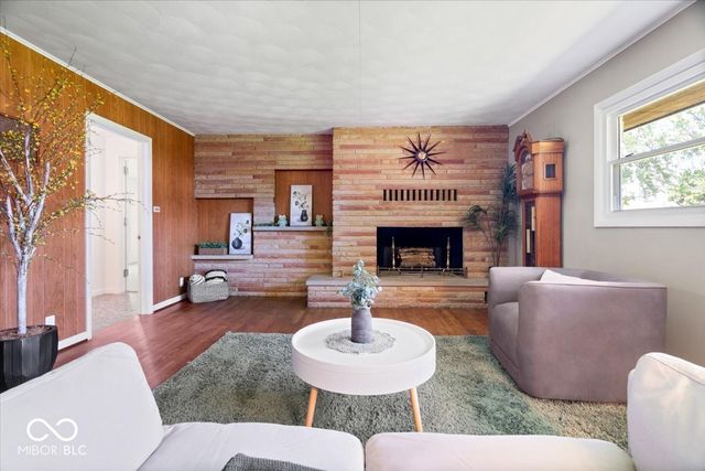 1100 S B Street, Elwood, IN 46036