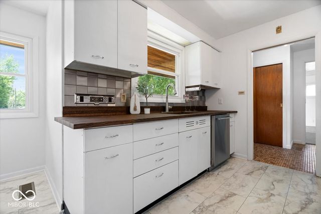 1100 S B Street, Elwood, IN 46036