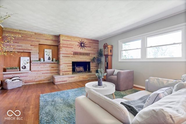 1100 S B Street, Elwood, IN 46036