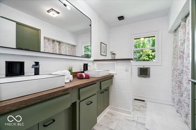 1100 S B Street, Elwood, IN 46036