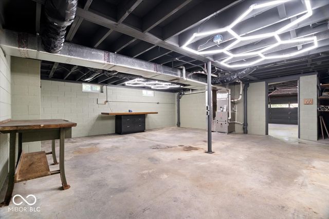 1100 S B Street, Elwood, IN 46036