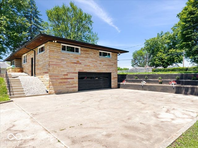 1100 S B Street, Elwood, IN 46036