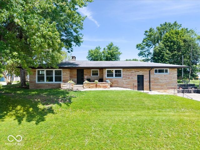 1100 S B Street, Elwood, IN 46036