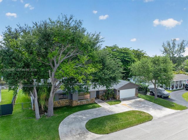 7009 SW 66th Ave, South Miami, FL 33143