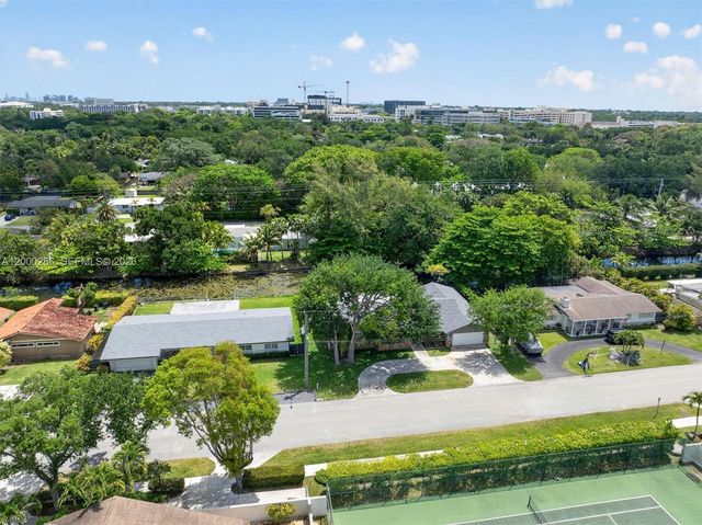 7009 SW 66th Ave, South Miami, FL 33143