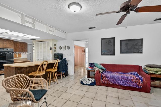 7009 SW 66th Ave, South Miami, FL 33143