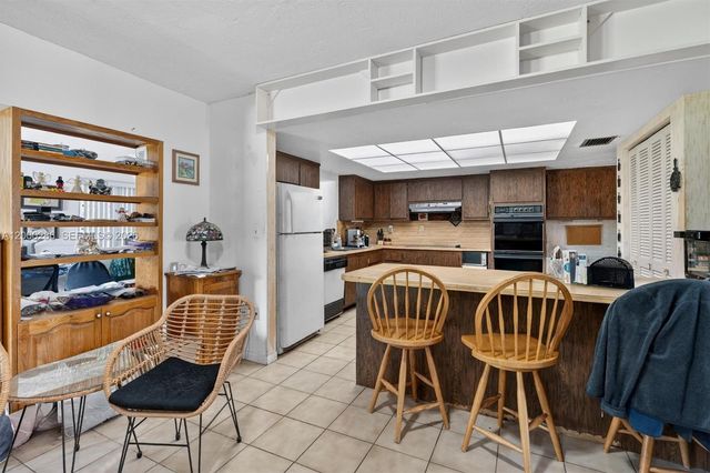 7009 SW 66th Ave, South Miami, FL 33143