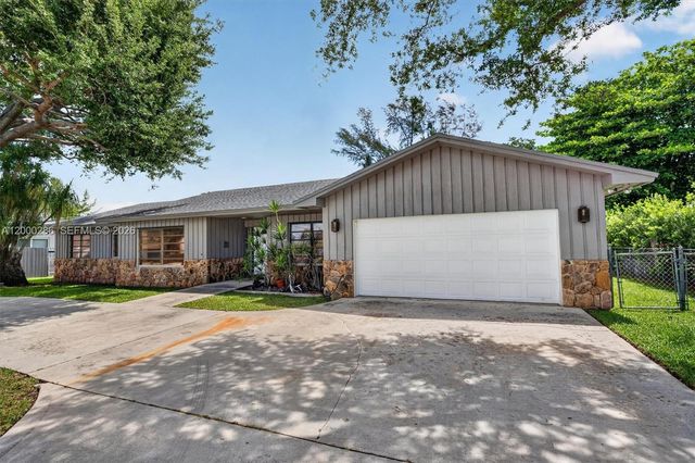 7009 SW 66th Ave, South Miami, FL 33143