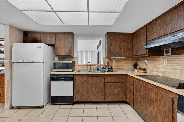 7009 SW 66th Ave, South Miami, FL 33143