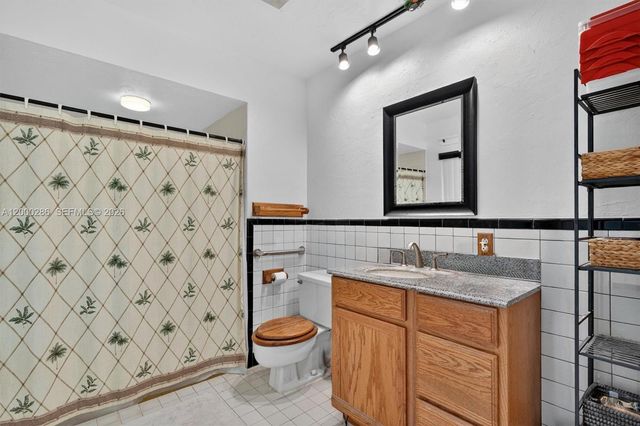 7009 SW 66th Ave, South Miami, FL 33143