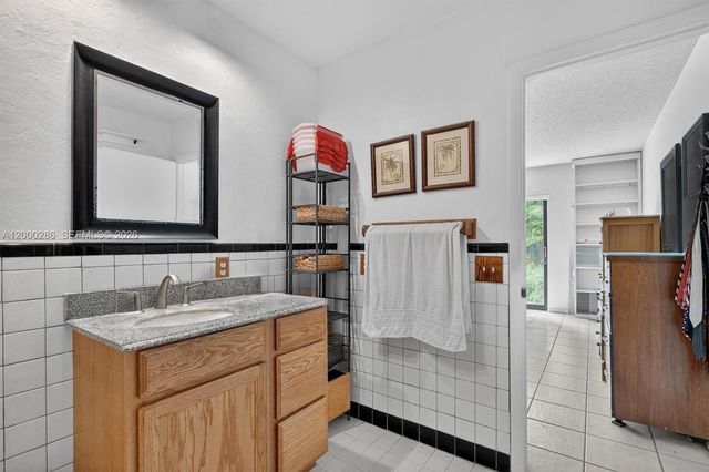 7009 SW 66th Ave, South Miami, FL 33143