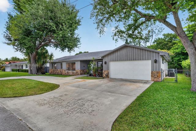 7009 SW 66th Ave, South Miami, FL 33143