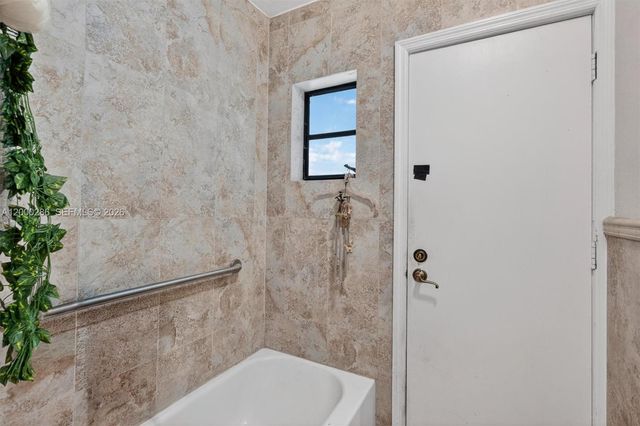 7009 SW 66th Ave, South Miami, FL 33143