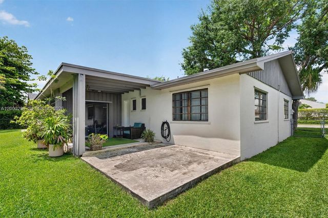 7009 SW 66th Ave, South Miami, FL 33143