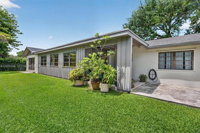 7009 SW 66th Ave, South Miami, FL 33143