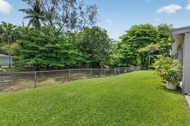 7009 SW 66th Ave, South Miami, FL 33143